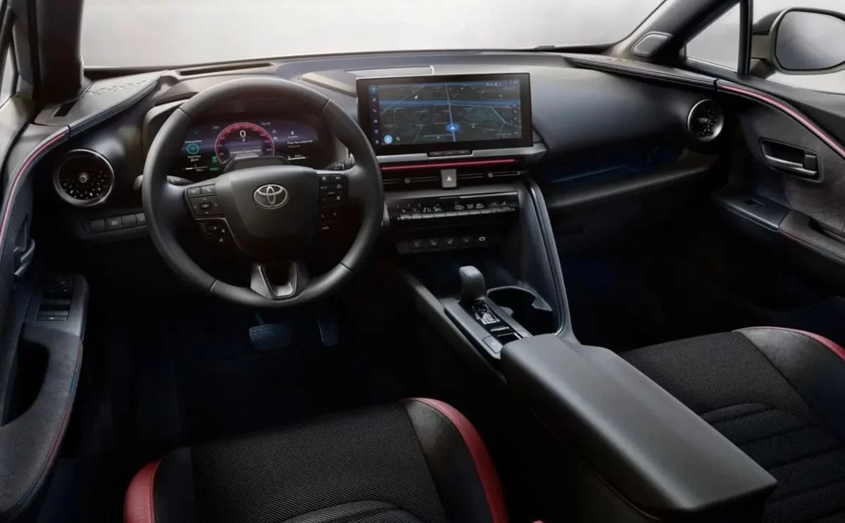 Toyota представила новую версию кроссовера C-HR