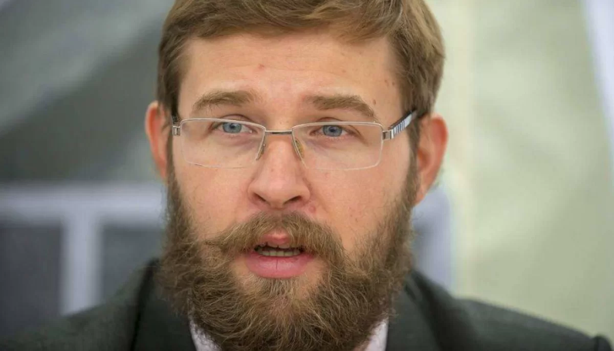 Турлова попросили улучшить тексты на казахском языке