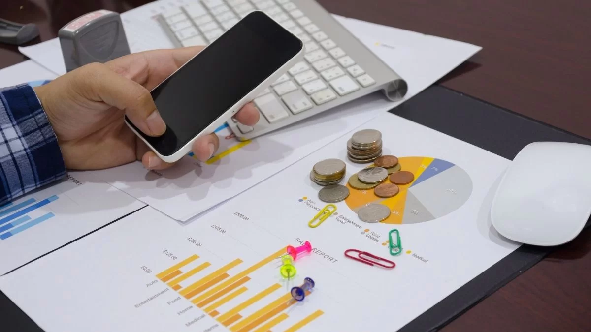 Работа по личному телефону: можно ли требовать компенсацию от работодателя