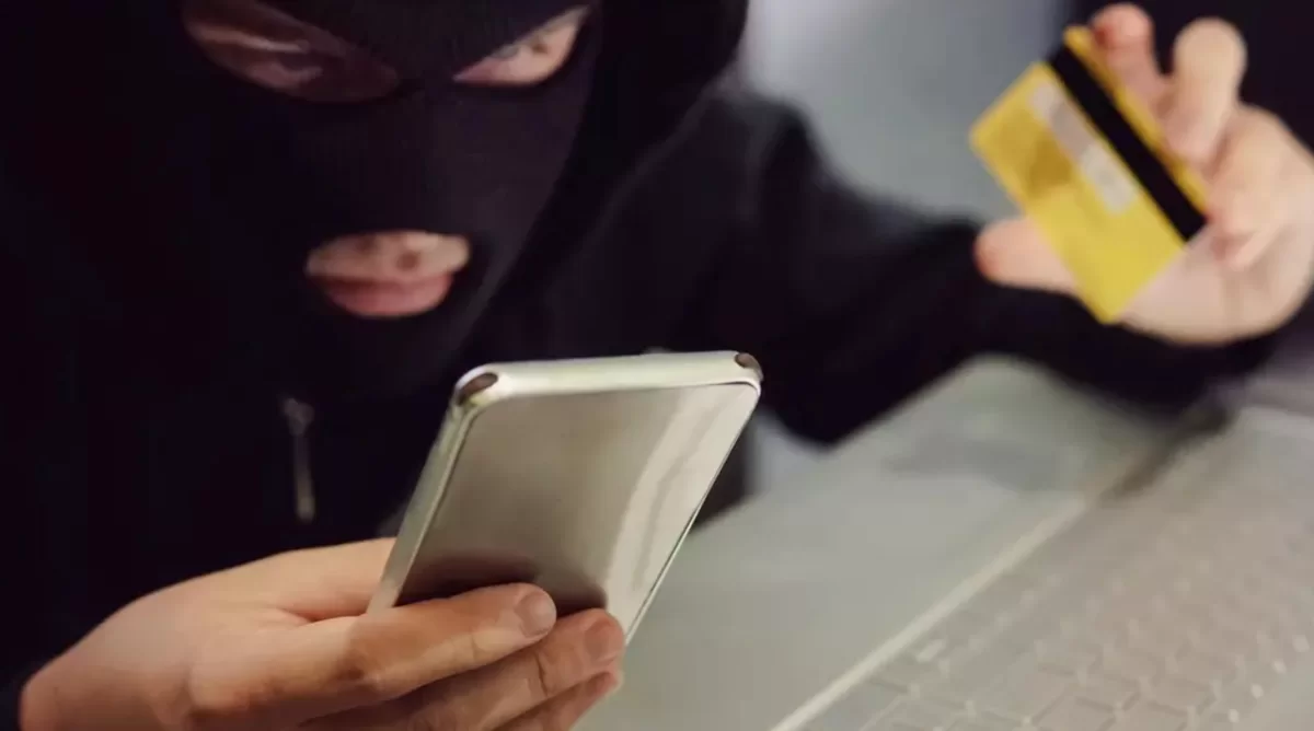 Мошенники угрожали увольнением и выманили у госслужащей из Степногорска 500 тысяч тенге