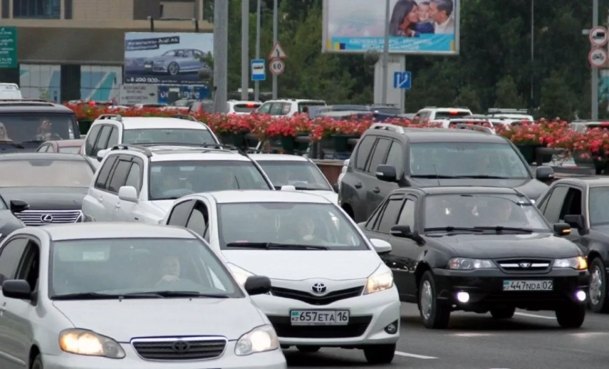 Казахстанцы задыхаются: старые авто признаны главным источником выбросов