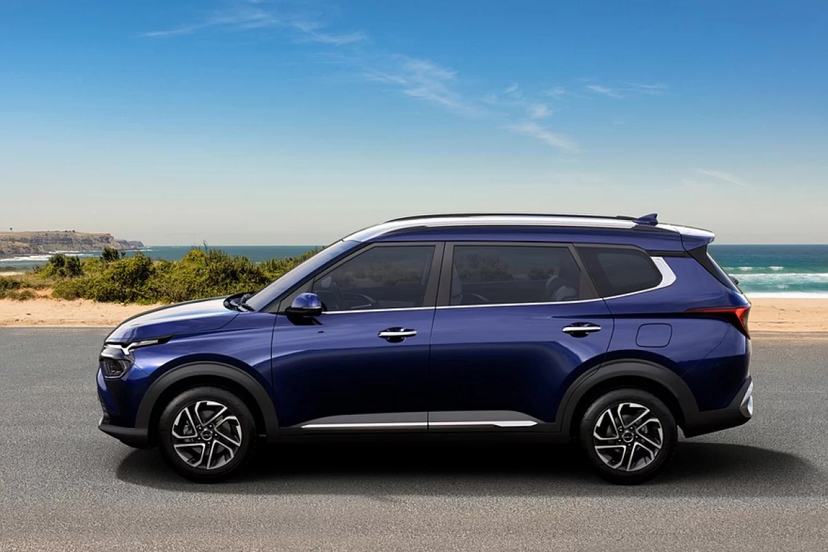Kia готовит премьеру обновленного кроссвэна Carens