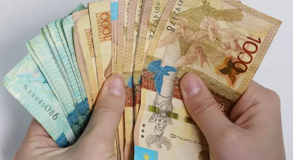 Казахстанский пенсионер потерял почти 5 млн тенге, поверив интернет-мошеннику