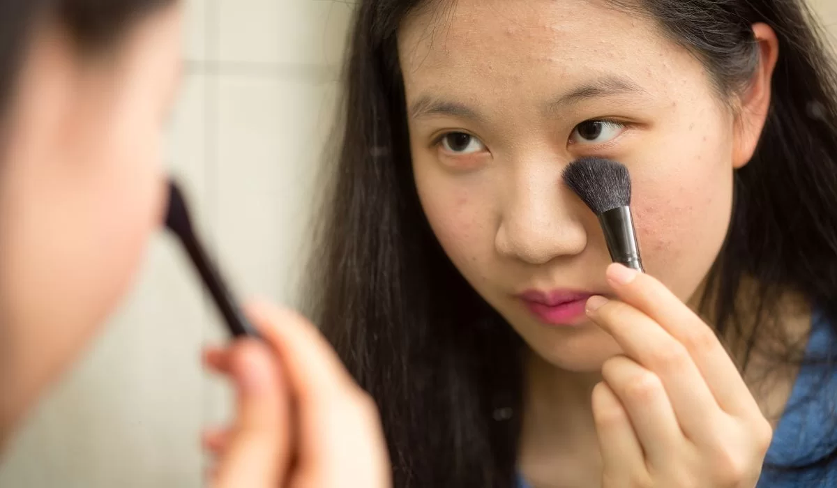 Тренд «Sephora Kids»: почему детское увлечение косметикой опасно?