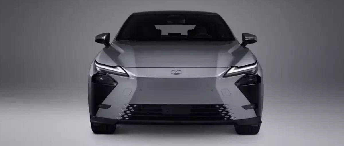 Lexus представил европейскую версию нового ES