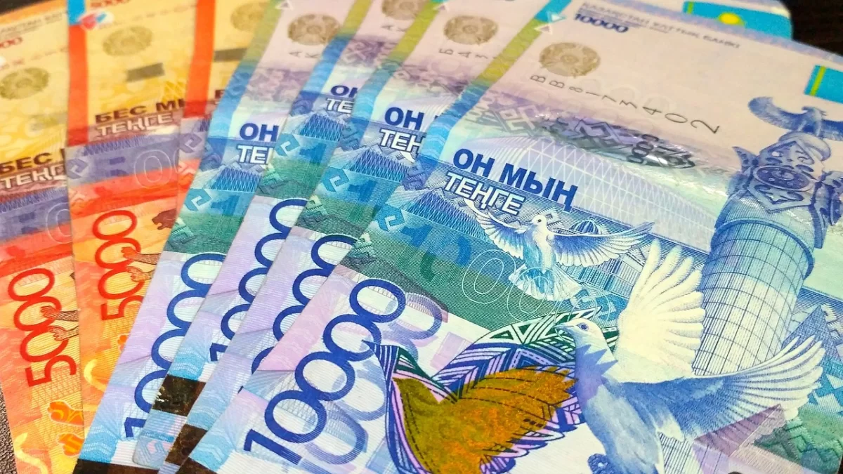 Как новые налоговые правила ударят по зарплатам и бизнесу в Казахстане
