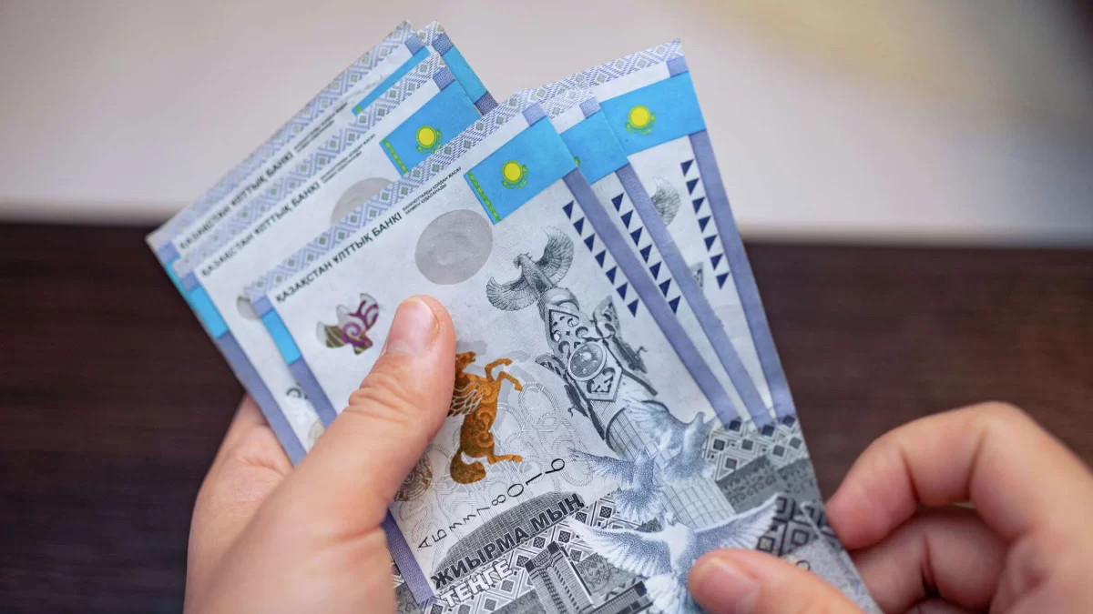 7 вещей, на которые казахстанцы зря тратят деньги каждый месяц