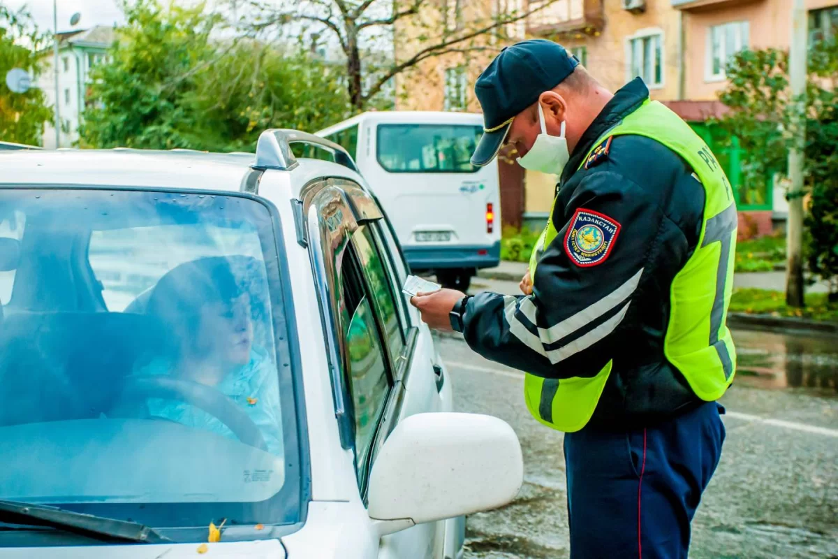 Казахстанским водителям грозит еще один штраф