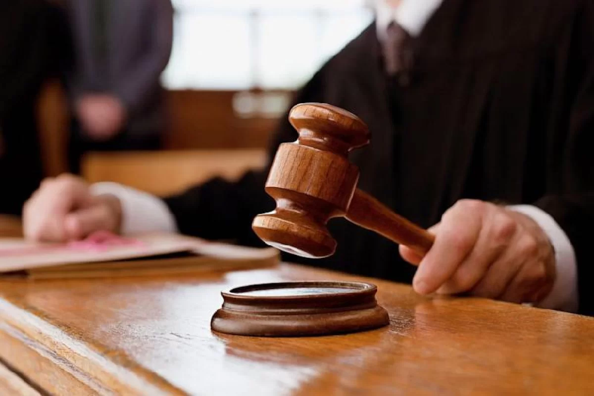 Суд отправил супругов в тюрьму из-за зубов их детей