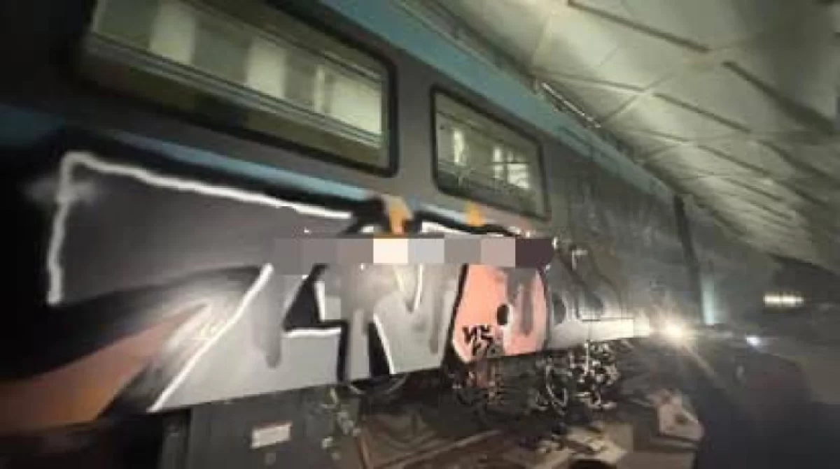 В Астане разрисовали вагоны LRT