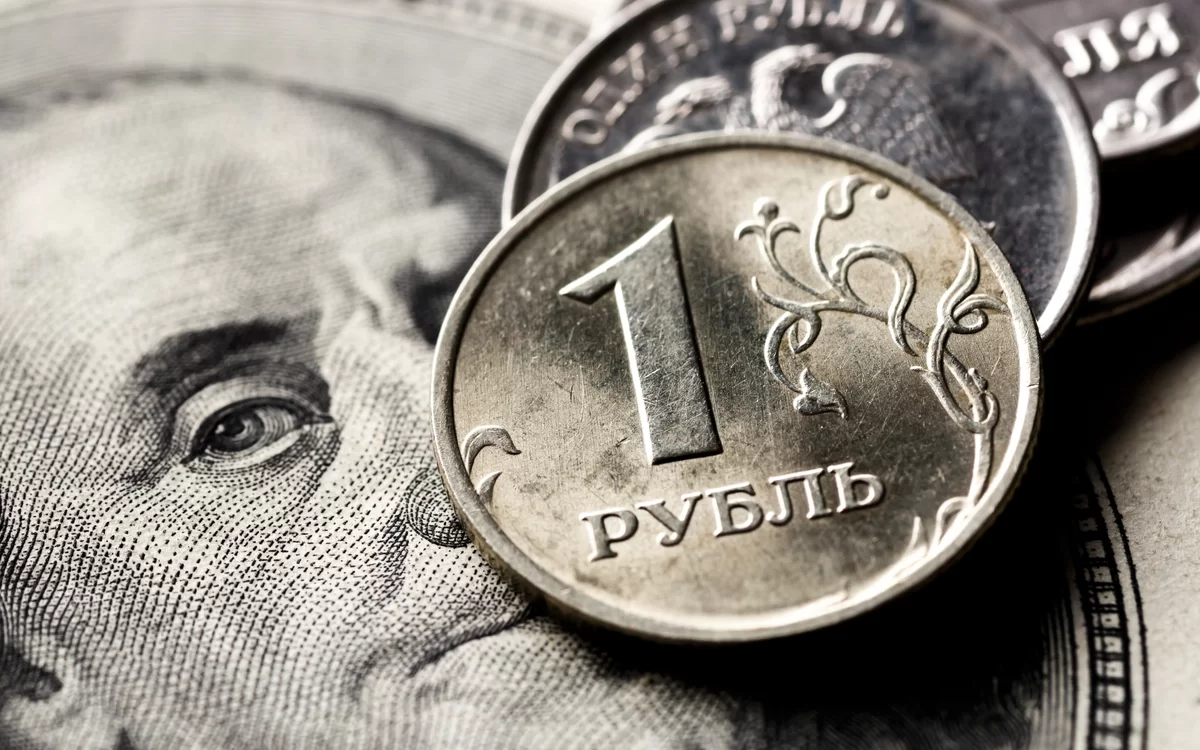 Казахстанцы массово избавляются от рублей: новый рекорд