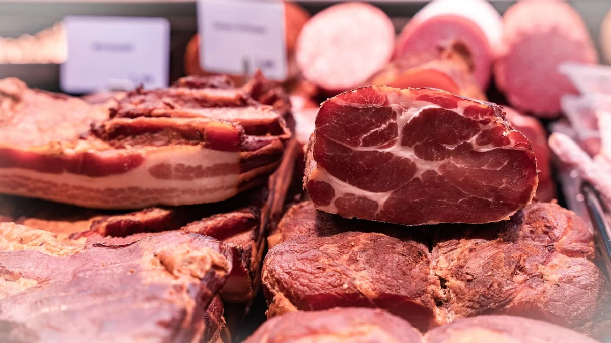 Зараженное мясо завезли на рынки Астаны? На рассылку отреагировали в МСХ