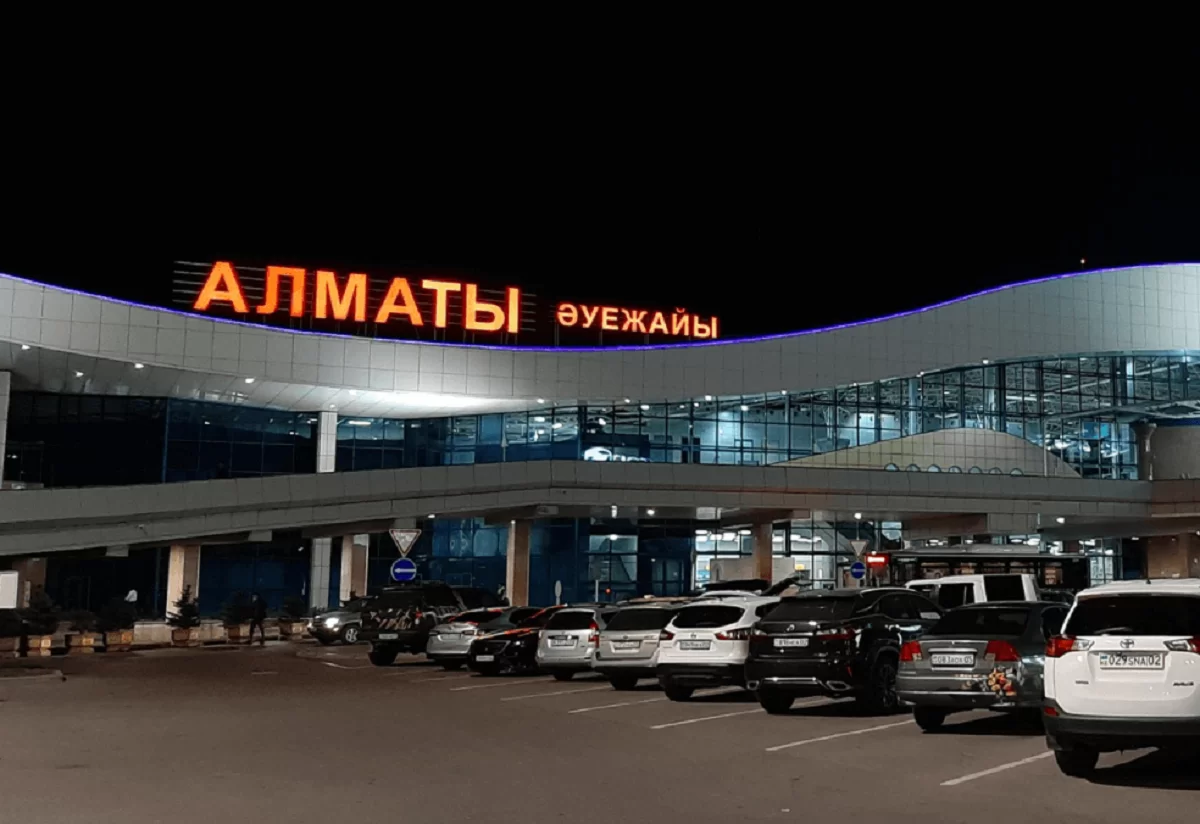 Ограничения на территории аэропорта Алматы: пассажиров предупреждают