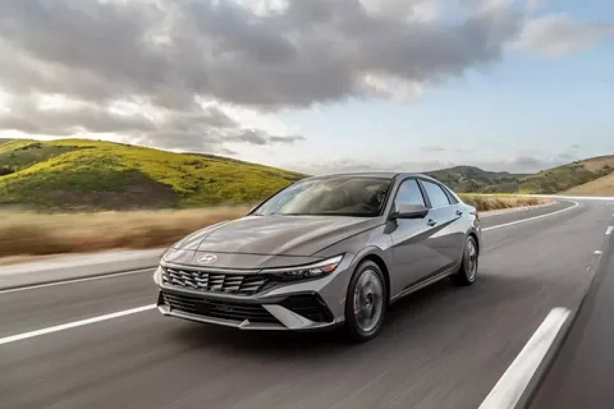 Новая Hyundai Elantra получит огромный экран и «говорящую» систему