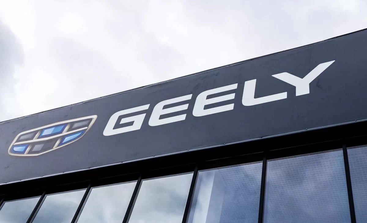 Geely отзывает более 17 тысяч авто из-за риска повреждения топливного бака