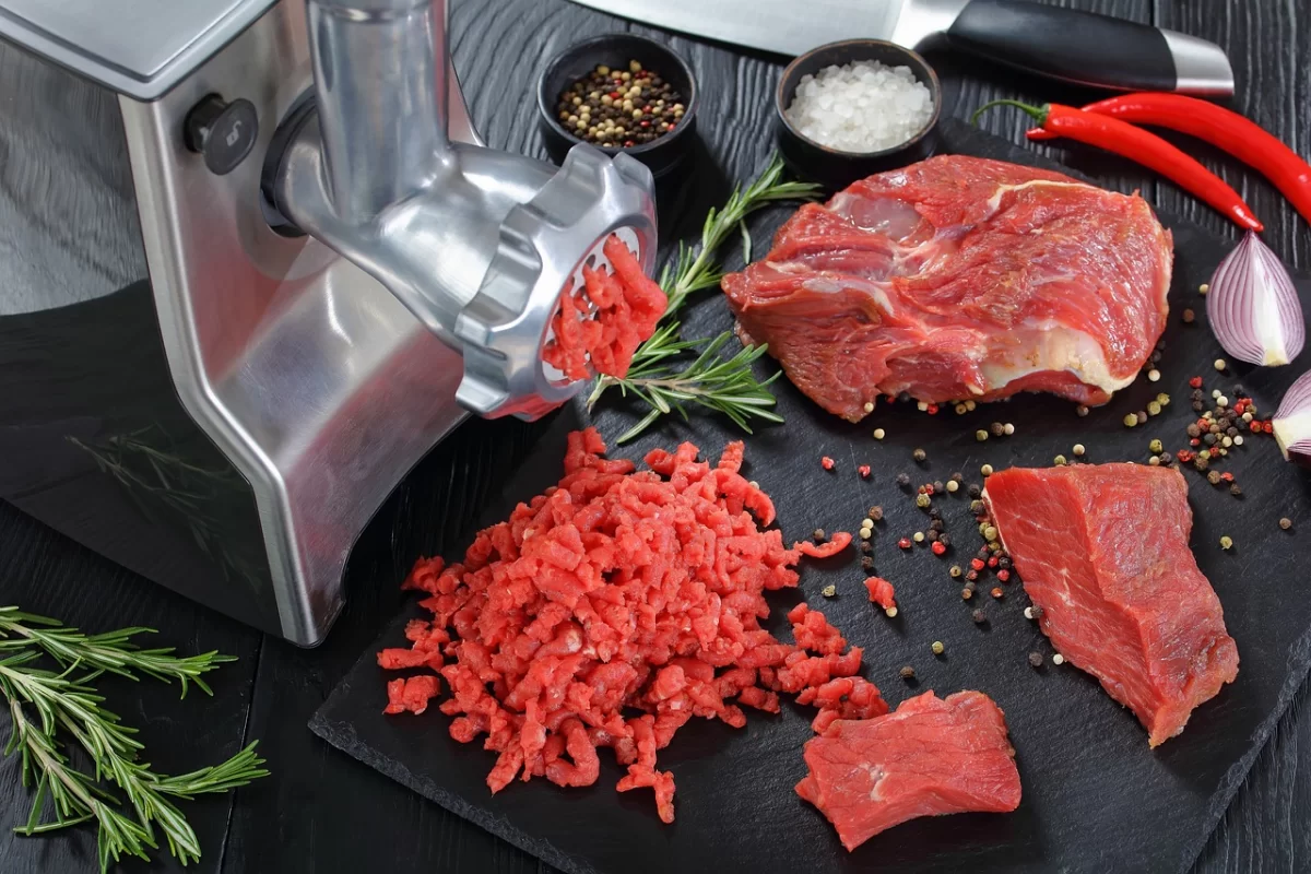 Мясо по доступной цене начали продавать в Казахстане