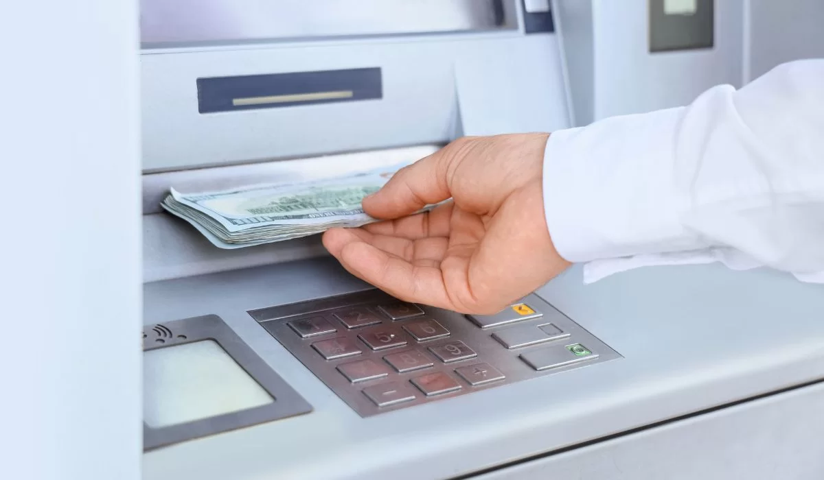 Пополнить чужую карту на 500 000 ₸ станет сложнее — АФМ РК