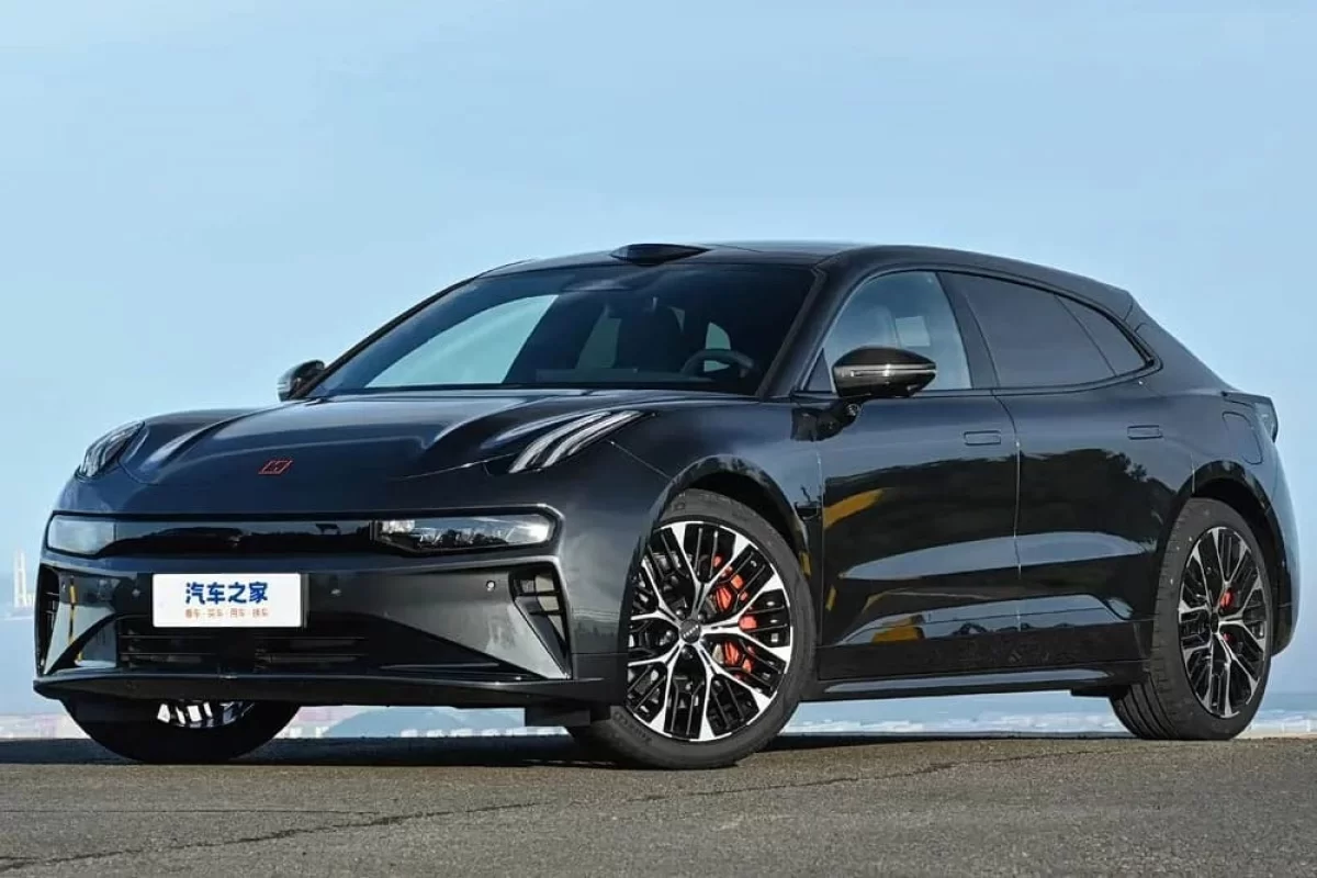 В Китае готовят к продажам обновленный Zeekr 001 - салон как в космосе, разгон как у суперкара