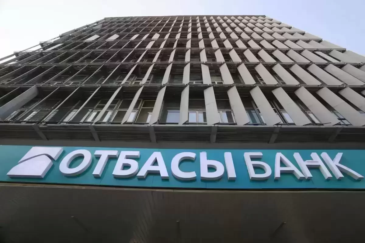 После скандала с женами военных Отбасы банк напомнил о новой онлайн-услуге