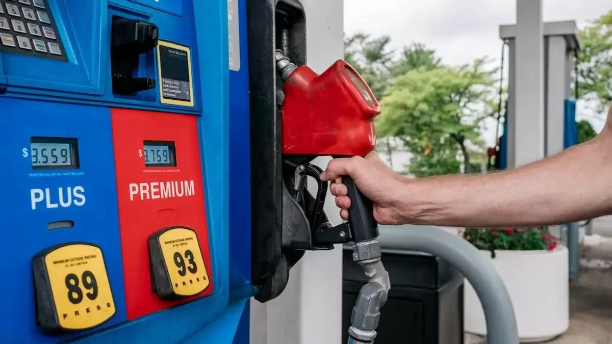 Счетчик крутит, бензина нет: видео с АЗС Qazaq Oil вызвало резонанс