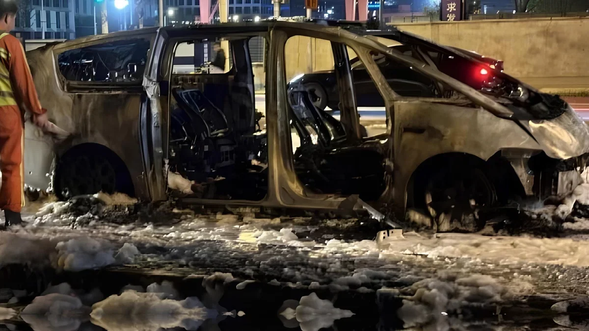 Время паниковать? В Китае снова загорелся электромобиль