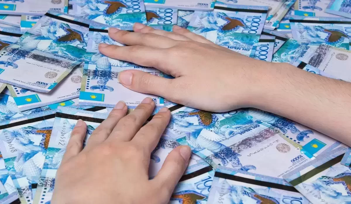 Как бы казахстанцы распорядились миллионом тенге