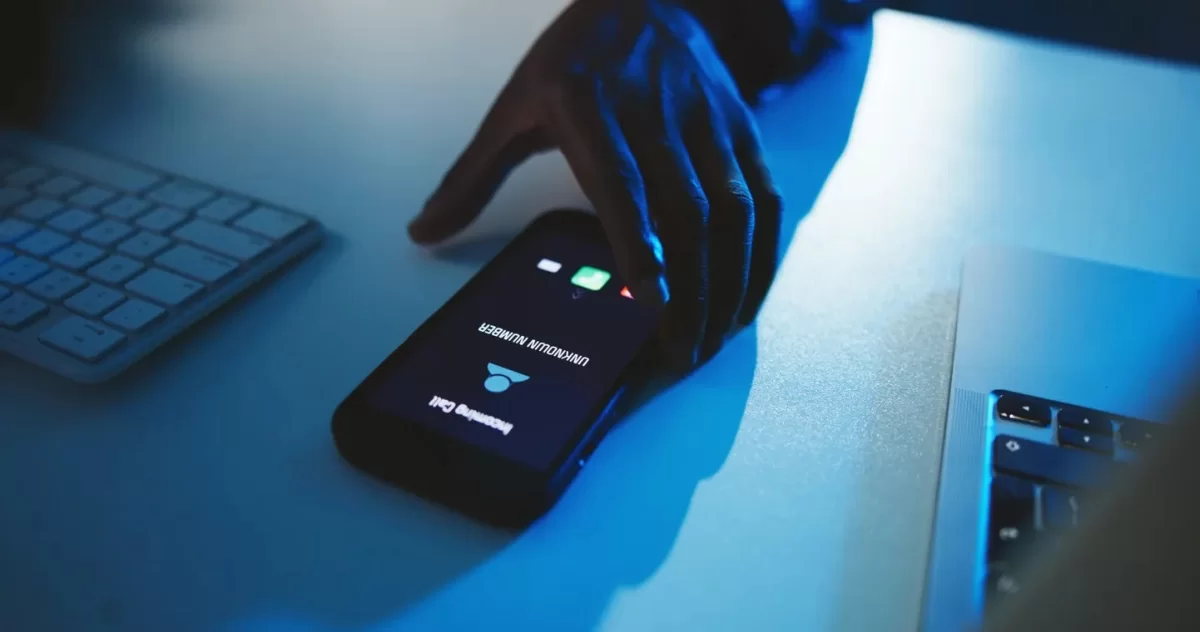 «Сотрудники банка сами участвуют в схеме»: как мошенники втираются в доверие жертв