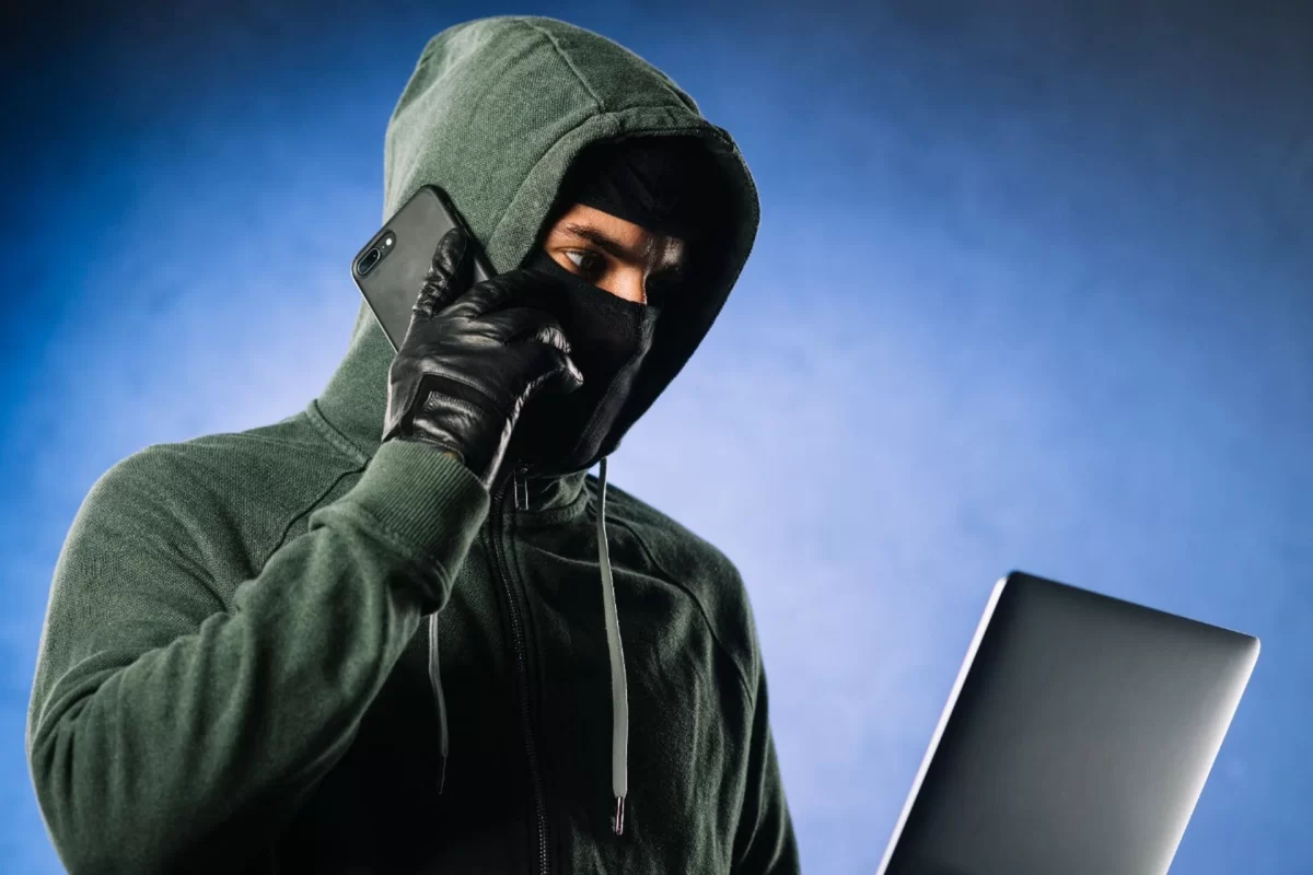 Мошенники атакуют с «новогодними» турами: как защититься