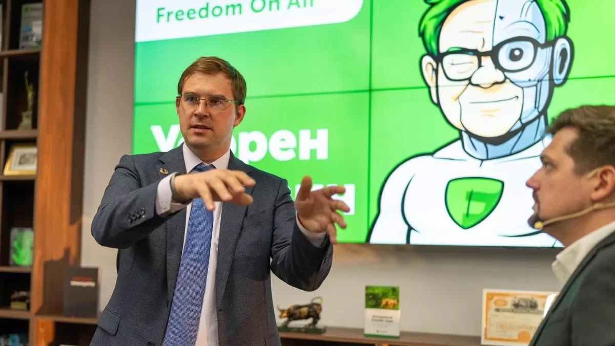 Freedom запускает ИИ-аналитика Уоррена Ботовича: что он умеет