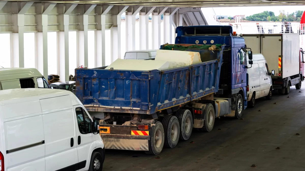 Полторы тысячи фур блокированы на границе Казахстана и Китая