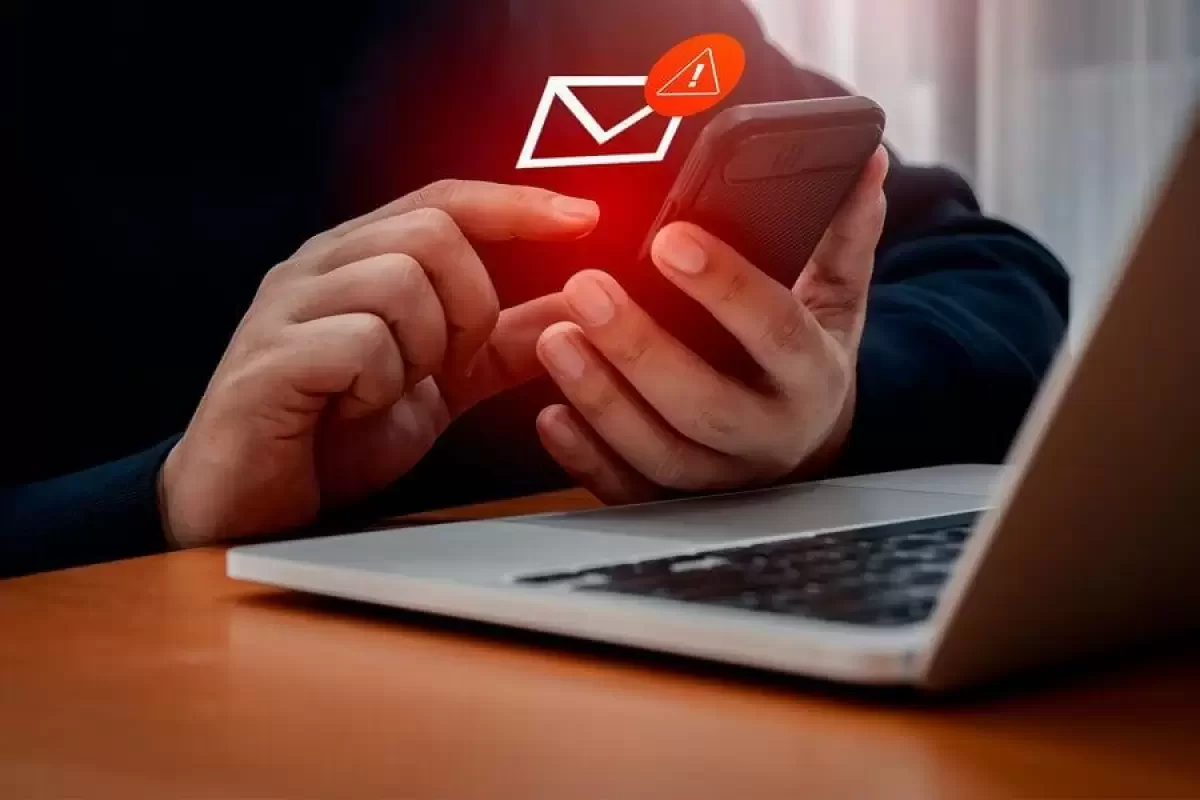 Фальшивые E-mail заставляют людей переводить деньги мошенникам