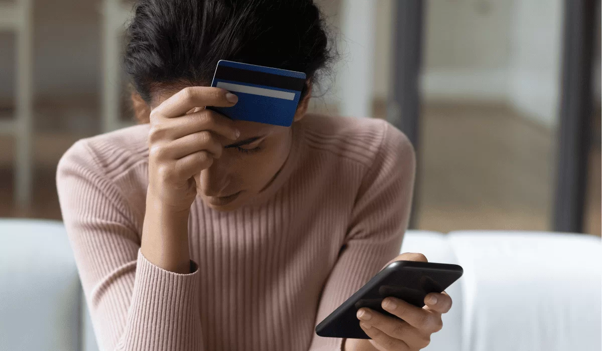 «Сотрудники Egov» заставили казахстанку оформить «зеркальные» кредиты