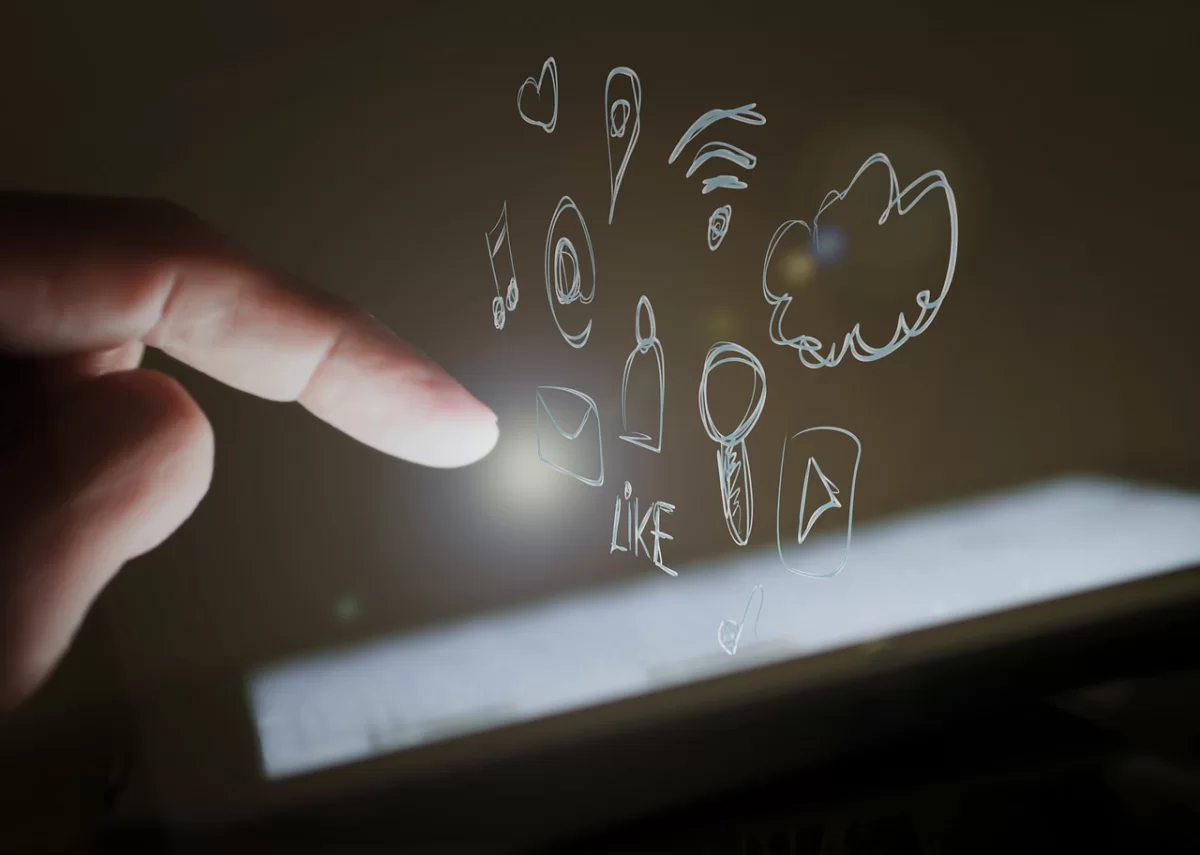 Лайки на фото других женщин признаны поводом для развода в Турции