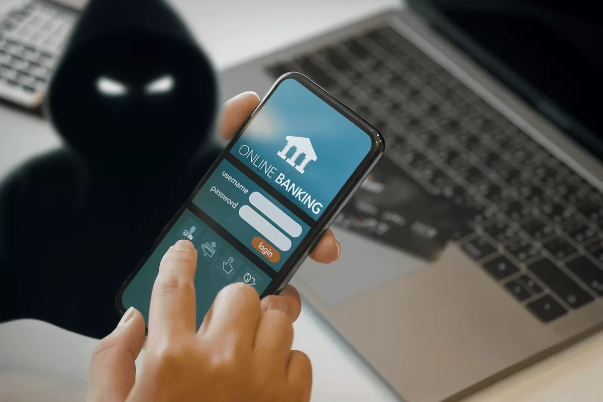 Получили «случайный перевод»: возвращать деньги опасно, предупреждает Нацбанк РК