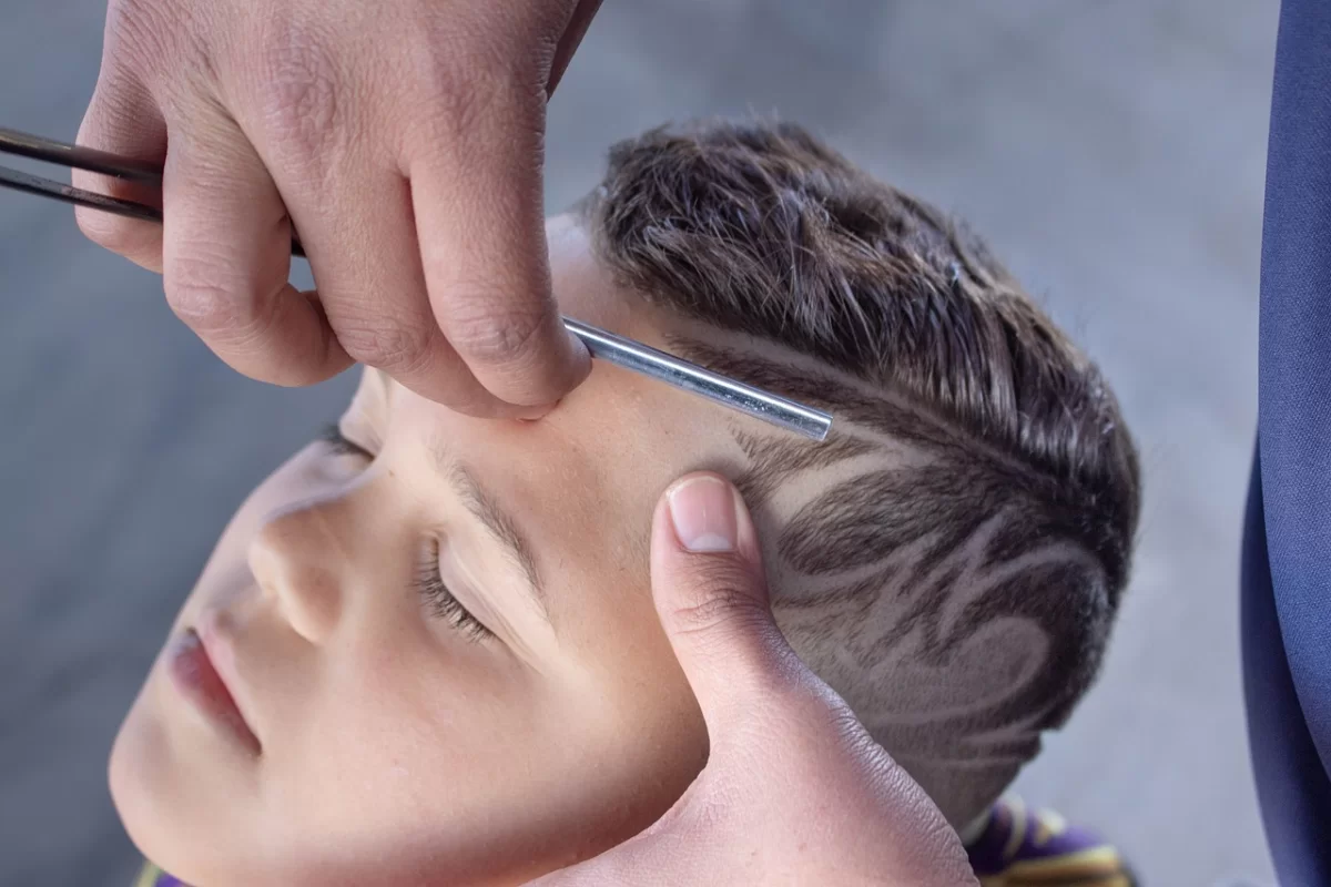 Салон красоты довёл до облысения ребёнка в Мангистау — итог удивил мастера