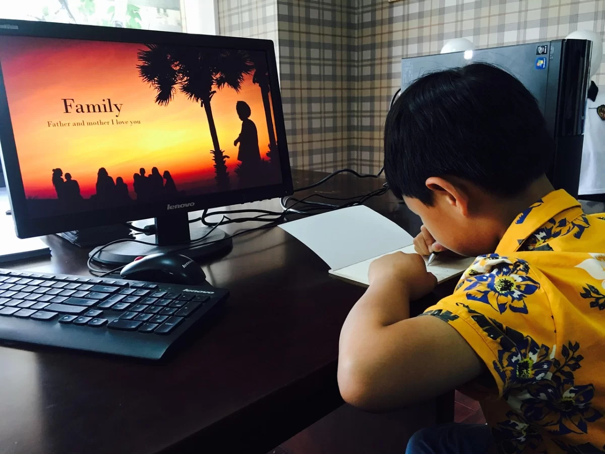 Мошенники придумали, как обмануть родителей через школьные чаты