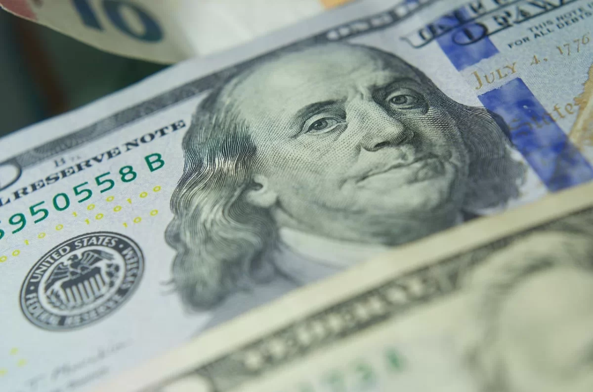 Нацбанк РК зафиксировал откат доллара и евро 26 ноября