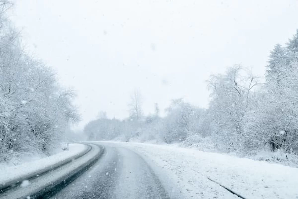 Казгидромет предупредил о метели и гололеде 28 ноября
