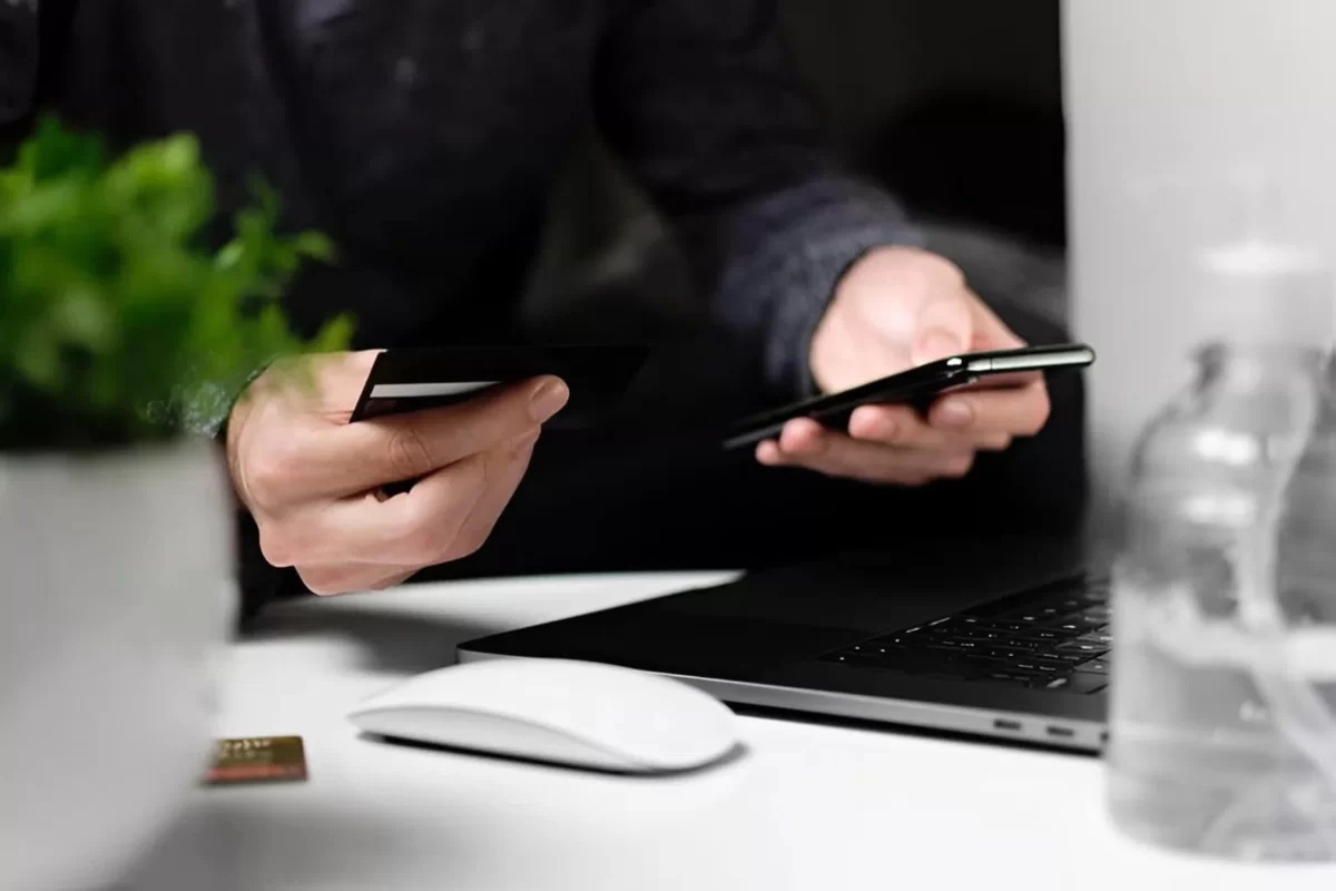 Мошенники создают фейковые чаты для подростков: новая схема обмана