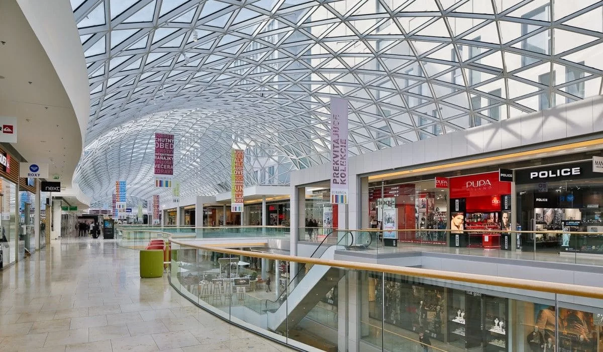 В Актау пустеют торговые центры? Аким и блогер разошлись во мнениях