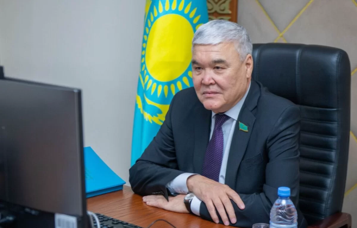 Работа во власти за 120 тенге в день? Что показала декларация сенатора Лукпанова