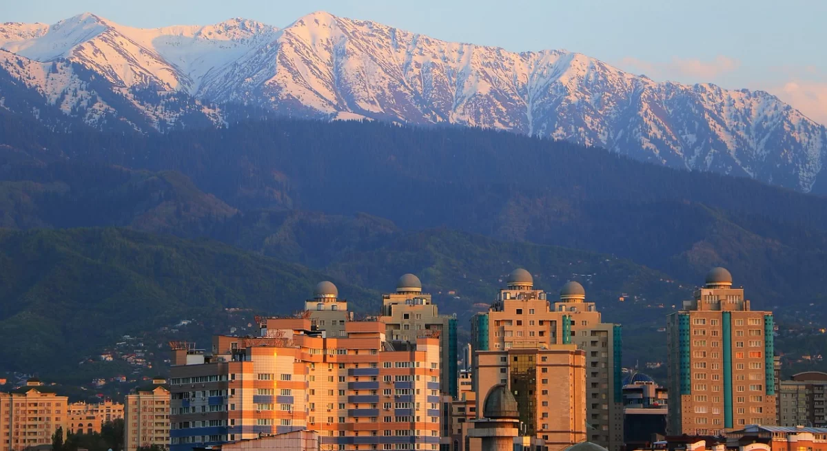 Алматы не справился с новогодним наплывом туристов: иностранцам не хватило жилья