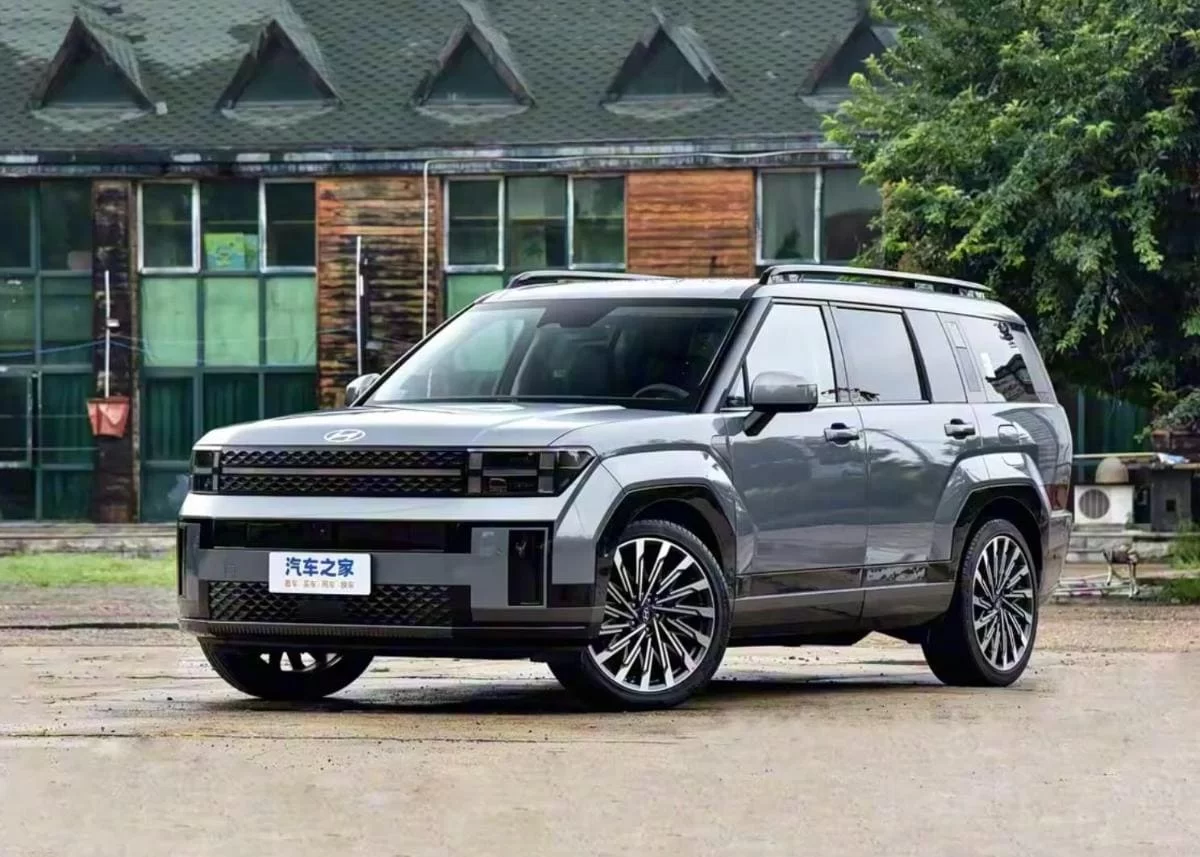 Hyundai Santa Fe 2026 обновили: опций больше, цены те же