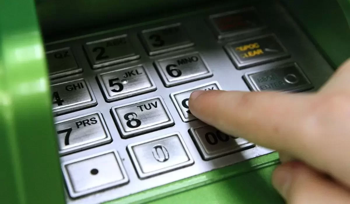 Банкоматы в РК вслед за биометрией будут требовать отпечатки пальцев