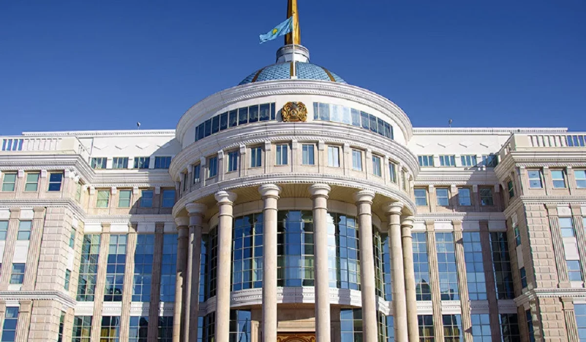 Первый кредит - только лично: Токаев подписал новый закон о банках