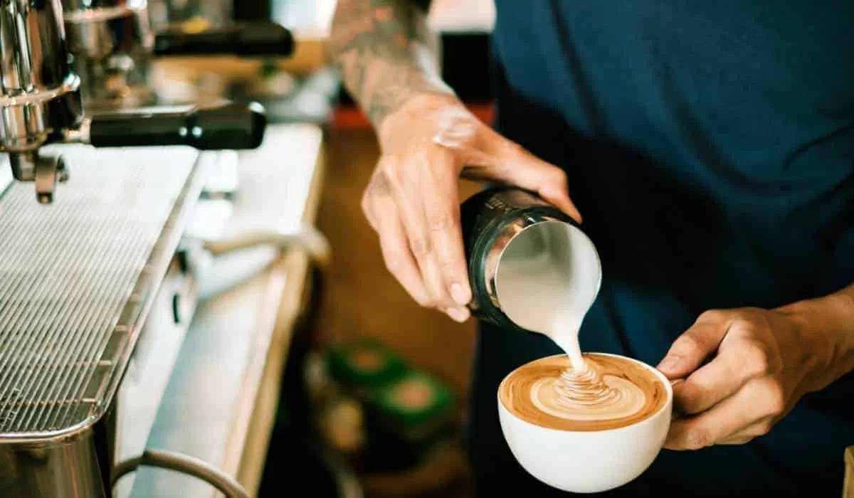 1100 тенге за капучино: кофе в РК дороже, чем в Узбекистане, но дешевле, чем в РФ