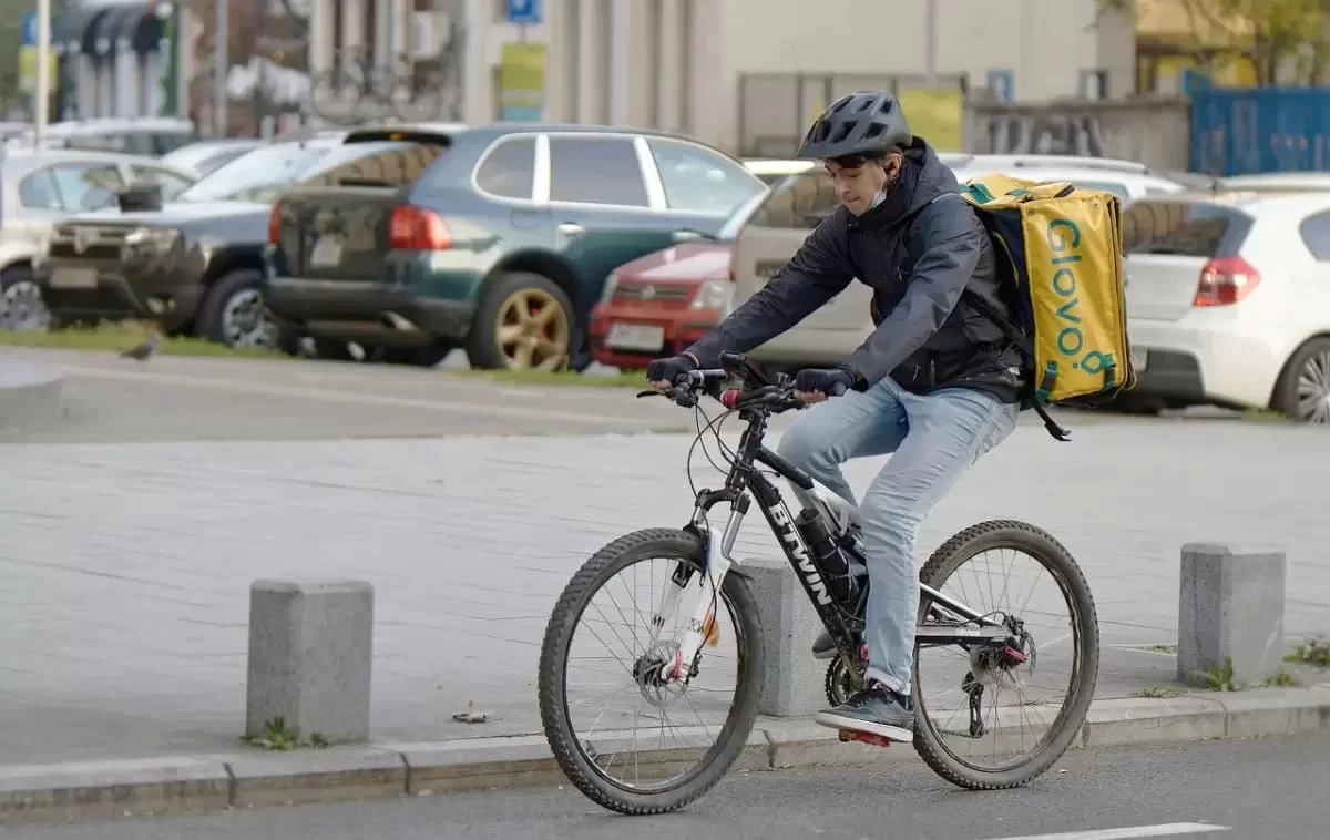 Сколько казахстанцы тратят на доставку и что ждет почту?