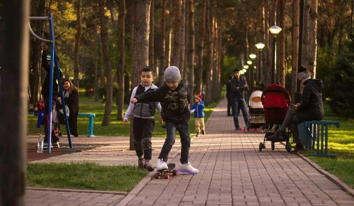 Штрафы за курение при детях в Казахстане: в МВД сделали заявление