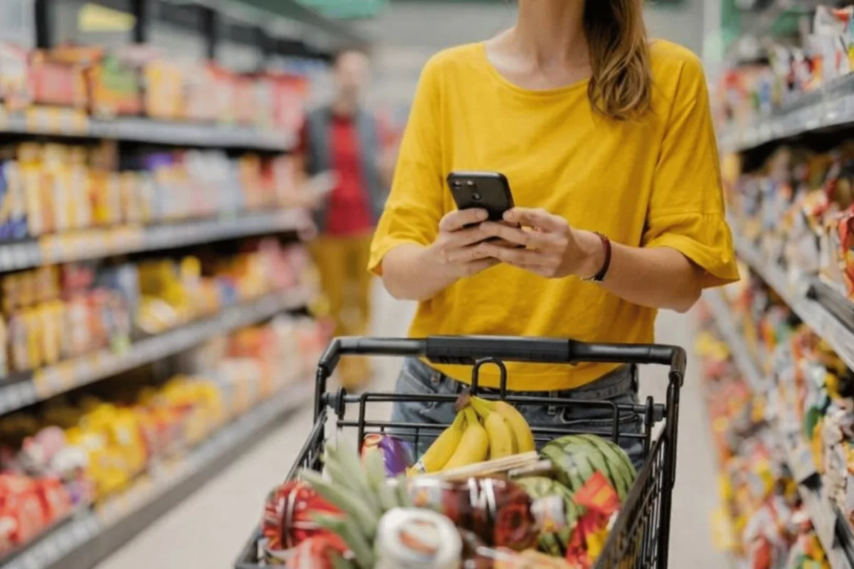 «Телефон уберите!» – имеют ли право запрещать съемку в магазине?