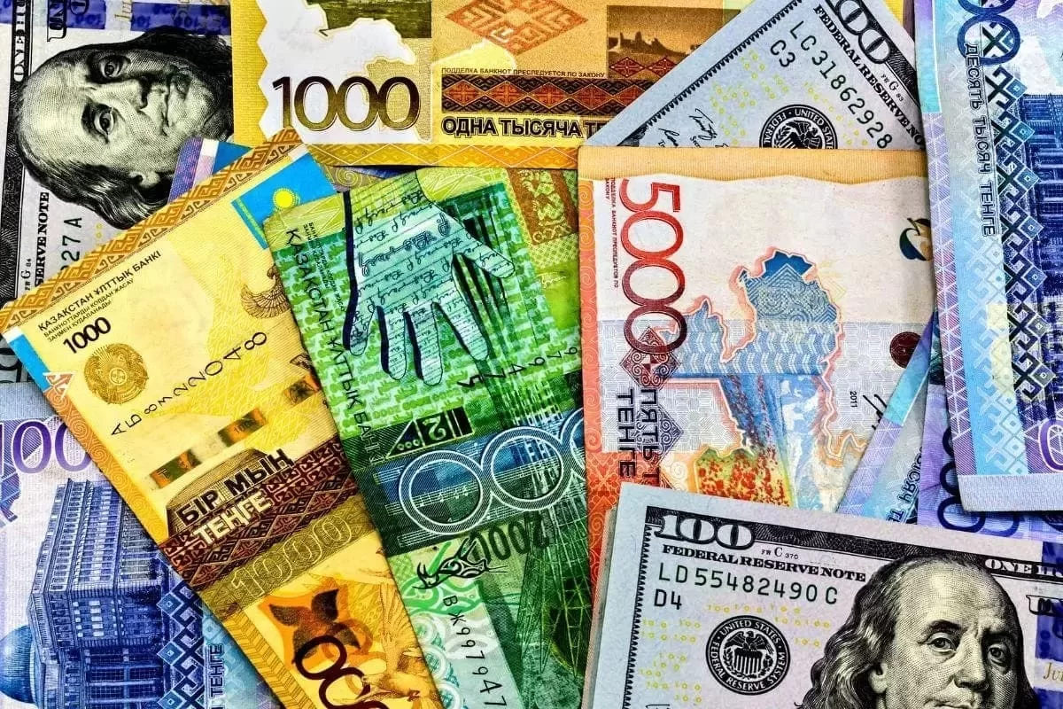 Курсы валют в Казахстане на 24 февраля: тенге сдает позиции